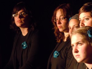 א שיינע מיידלע